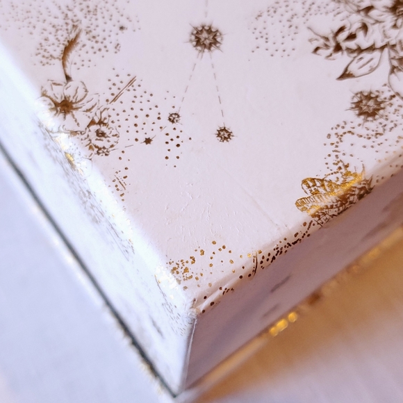 Dior Gift Box Holiday Edition Medium White and Gold Constellations Butterflies - Picture 10 of 13